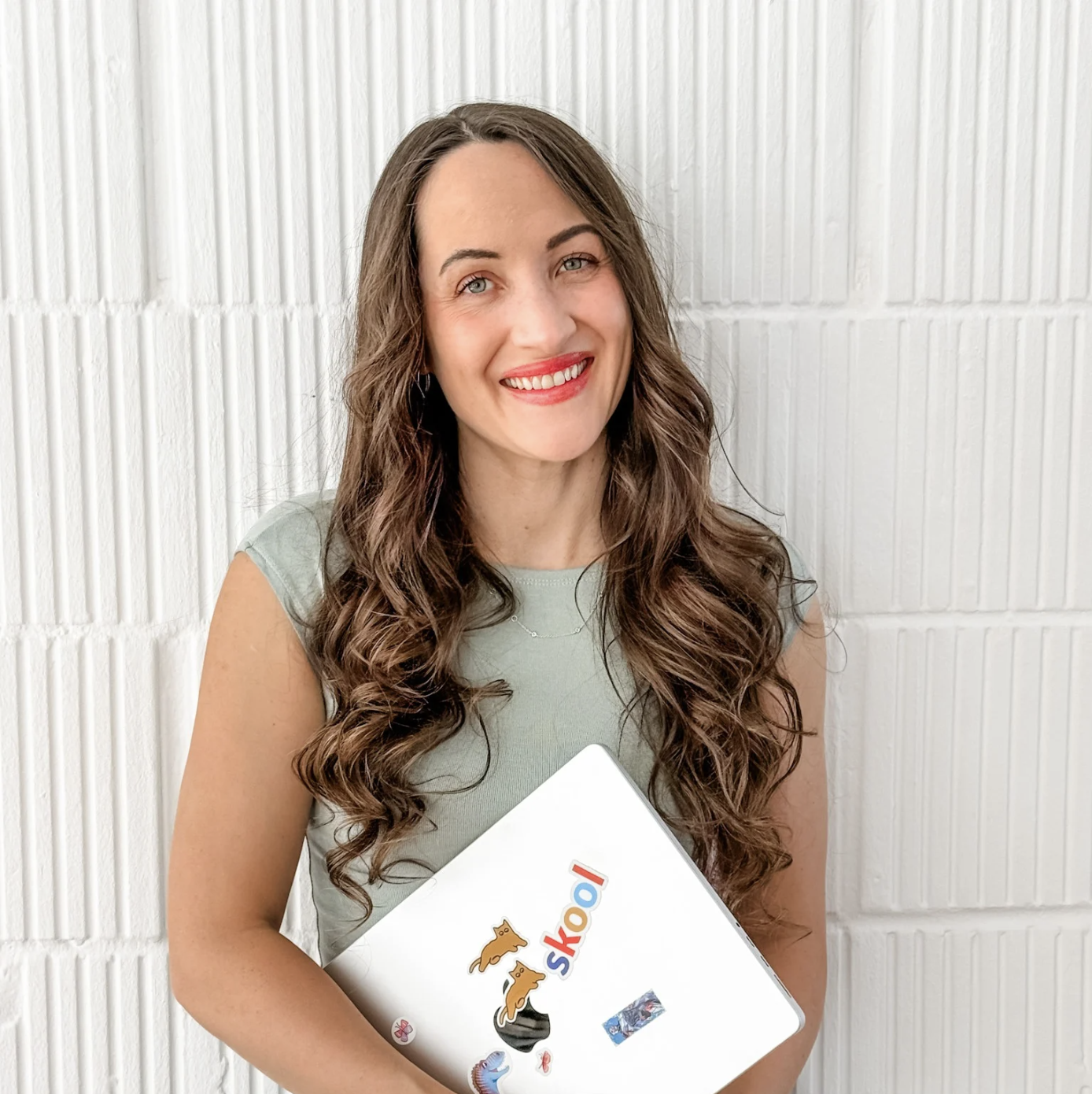 Evelyn Weiss, Skool's Official Ads Partner
