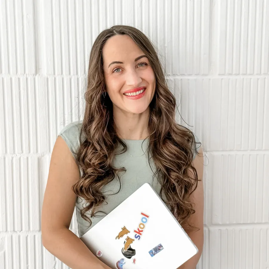 Evelyn Weiss, Skool's Official Ads Partner